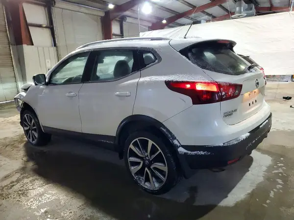 JN1BJ1CP9HW022532 2017 NISSAN ROGUE - Image 2