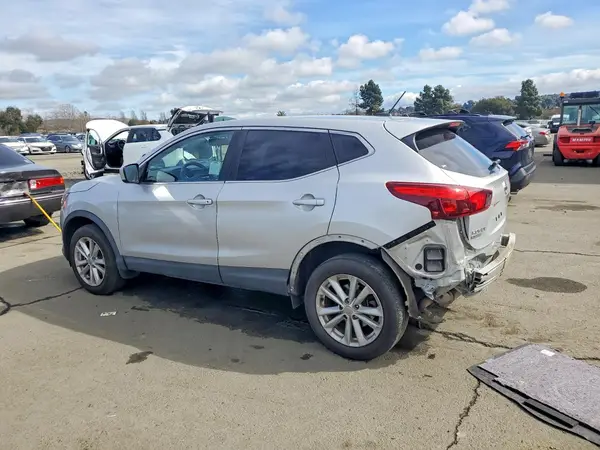 JN1BJ1CP9HW028234 2017 NISSAN ROGUE - Image 2