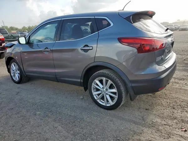 JN1BJ1CP9HW028735 2017 NISSAN ROGUE - Image 2