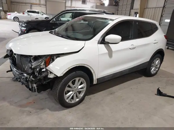 JN1BJ1CP9HW030260 2017 NISSAN ROGUE - Image 2