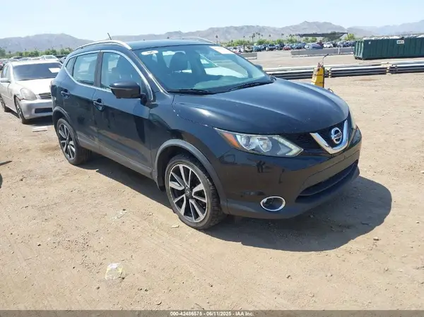 JN1BJ1CP9HW031621 2017 NISSAN ROGUE - Image 1