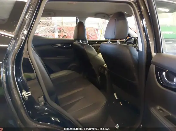 JN1BJ1CP9HW032008 2017 NISSAN ROGUE - Image 8