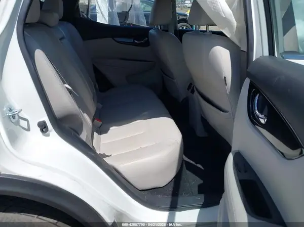 JN1BJ1CP9JW102192 2018 NISSAN ROGUE - Image 8