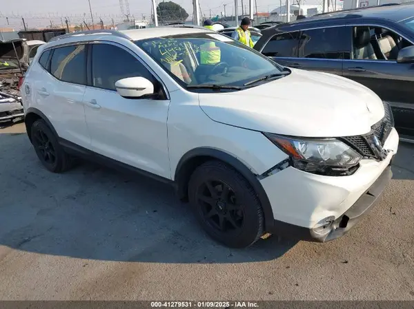 JN1BJ1CP9JW102225 2018 NISSAN ROGUE - Image 1