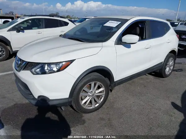 JN1BJ1CP9JW105710 2018 NISSAN ROGUE - Image 2