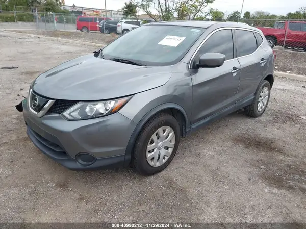 JN1BJ1CP9JW151134 2018 NISSAN ROGUE - Image 2