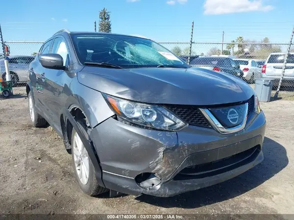 JN1BJ1CP9JW153952 2018 NISSAN ROGUE - Image 1