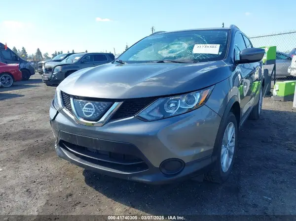 JN1BJ1CP9JW153952 2018 NISSAN ROGUE - Image 2