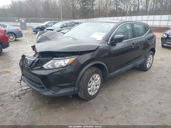 JN1BJ1CP9JW155524 2018 NISSAN ROGUE - Image 2