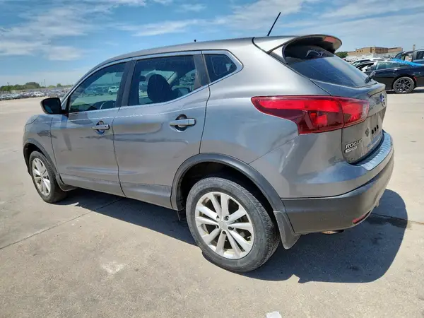 JN1BJ1CP9JW162764 2018 NISSAN ROGUE - Image 2