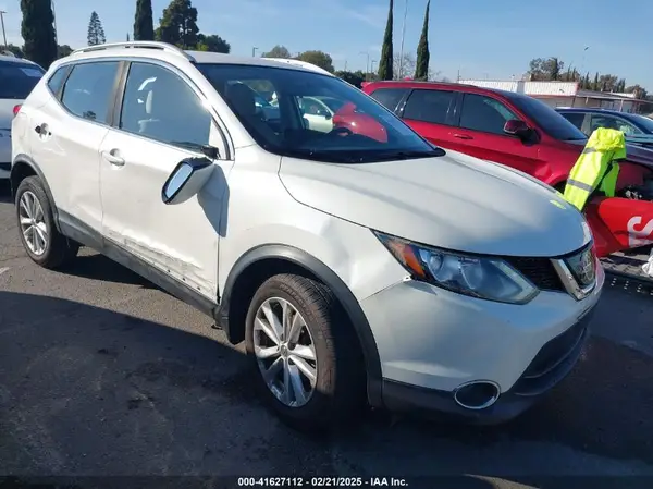 JN1BJ1CP9JW164708 2018 NISSAN ROGUE - Image 1