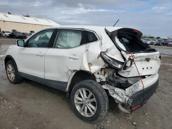 JN1BJ1CP9JW181427 2018 NISSAN ROGUE - Image 2