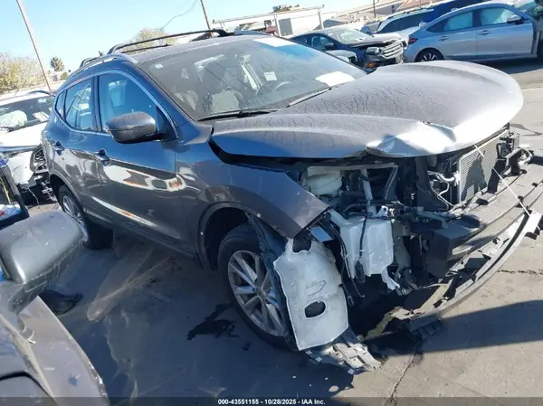 JN1BJ1CP9JW182819 2018 NISSAN ROGUE - Image 1