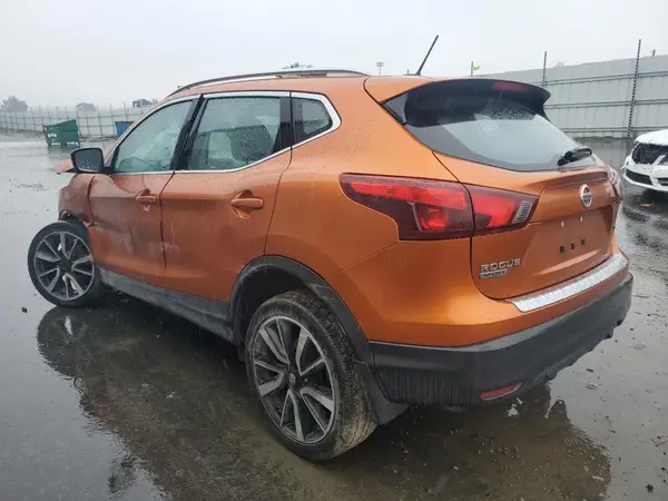 JN1BJ1CPXHW002578 2017 NISSAN ROGUE - Image 2