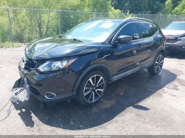JN1BJ1CPXHW005223 2017 NISSAN ROGUE - Image 2
