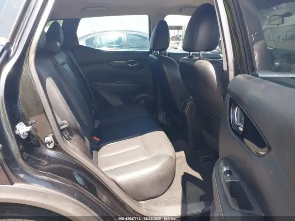 JN1BJ1CPXHW005223 2017 NISSAN ROGUE - Image 8