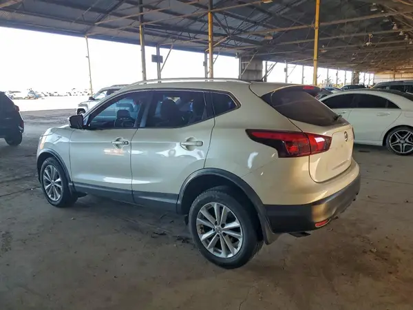 JN1BJ1CPXHW010423 2017 NISSAN ROGUE - Image 2