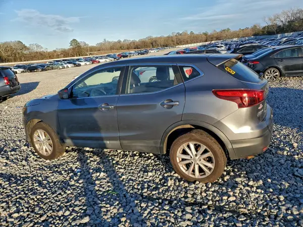 JN1BJ1CPXHW010616 2017 NISSAN ROGUE - Image 2