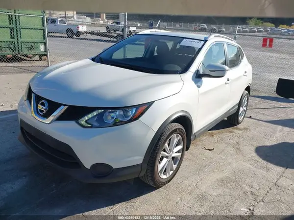 JN1BJ1CPXHW012236 2017 NISSAN ROGUE - Image 2