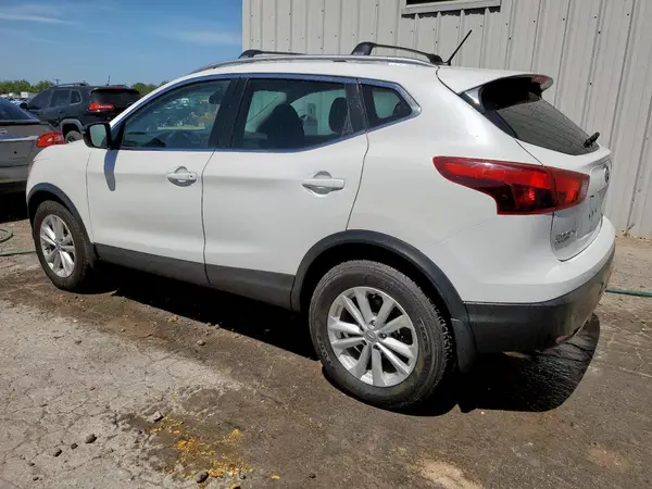 JN1BJ1CPXHW015721 2017 NISSAN ROGUE - Image 2