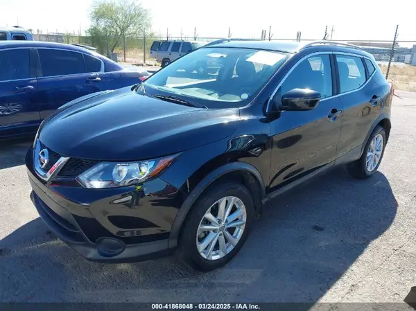 JN1BJ1CPXHW016772 2017 NISSAN ROGUE - Image 2