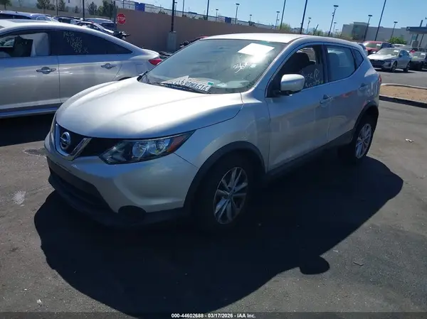JN1BJ1CPXHW017629 2017 NISSAN ROGUE - Image 2
