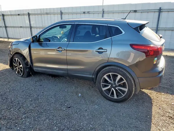 JN1BJ1CPXHW018523 2017 NISSAN ROGUE - Image 2