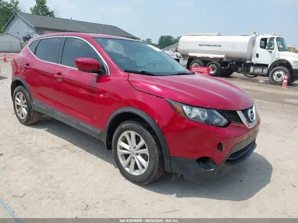 JN1BJ1CPXHW018568 2017 NISSAN ROGUE - Image 1