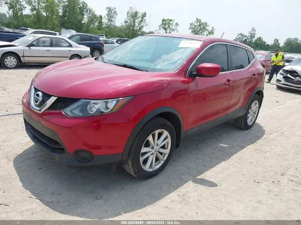 JN1BJ1CPXHW018568 2017 NISSAN ROGUE - Image 2