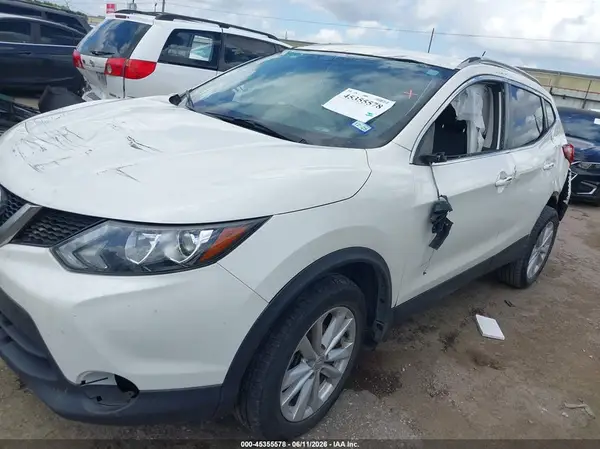 JN1BJ1CPXHW024256 2017 NISSAN ROGUE - Image 2