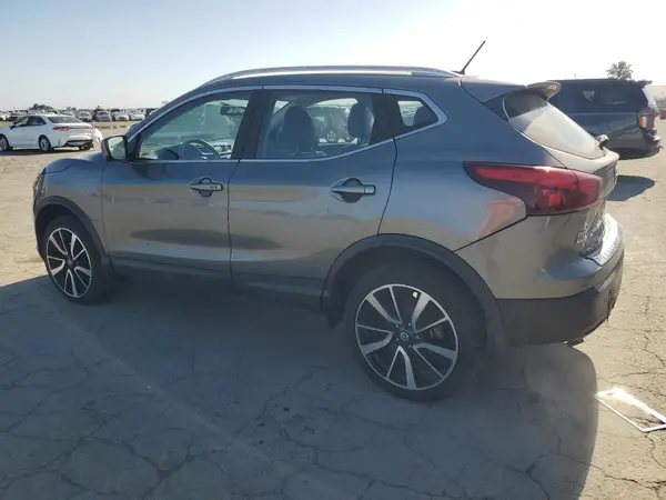 JN1BJ1CPXHW028307 2017 NISSAN ROGUE - Image 2