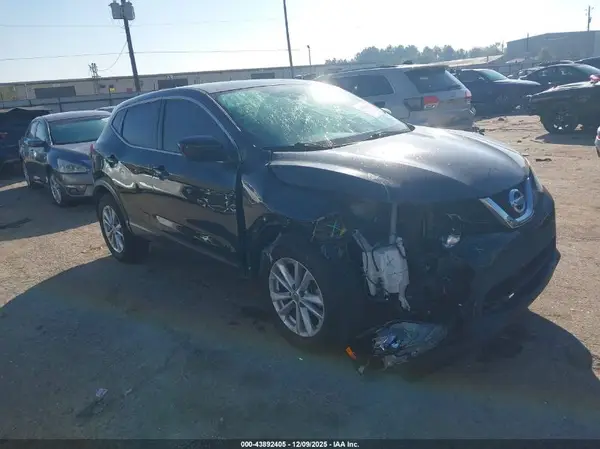 JN1BJ1CPXHW030557 2017 NISSAN ROGUE - Image 1