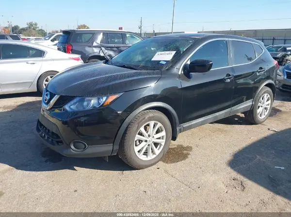 JN1BJ1CPXHW030557 2017 NISSAN ROGUE - Image 2