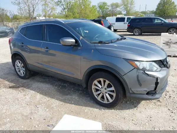 JN1BJ1CPXHW031997 2017 NISSAN ROGUE - Image 1