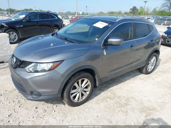 JN1BJ1CPXHW031997 2017 NISSAN ROGUE - Image 2