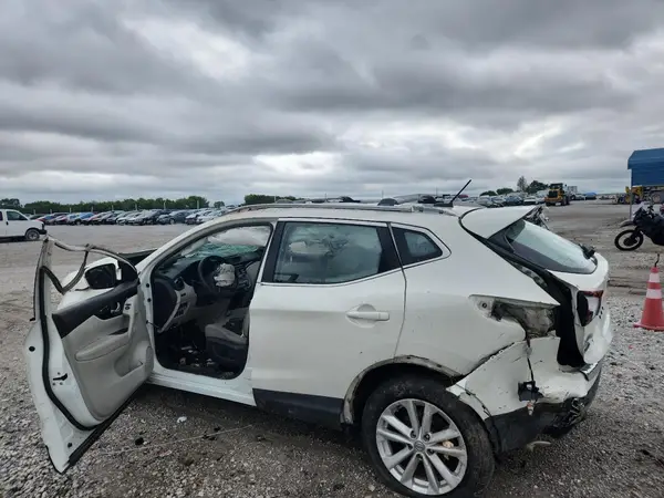 JN1BJ1CPXJW100838 2018 NISSAN ROGUE - Image 2