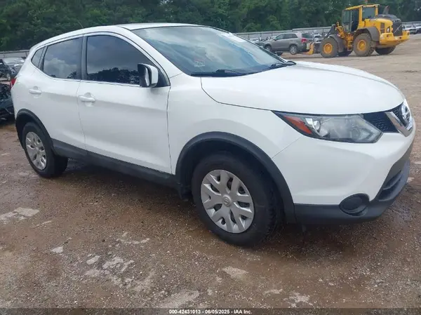 JN1BJ1CPXJW103688 2018 NISSAN ROGUE - Image 1