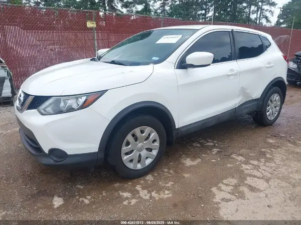JN1BJ1CPXJW103688 2018 NISSAN ROGUE - Image 2