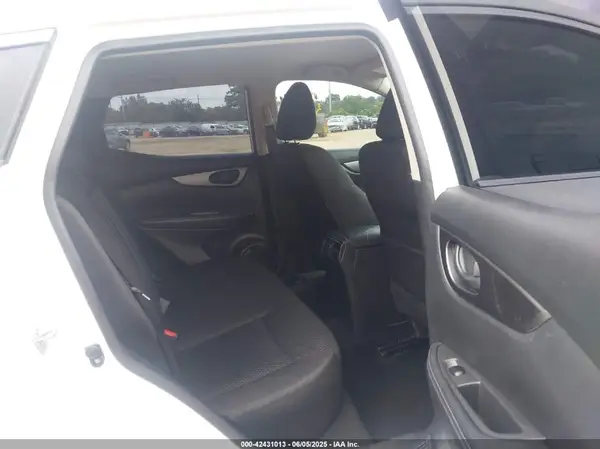 JN1BJ1CPXJW103688 2018 NISSAN ROGUE - Image 8