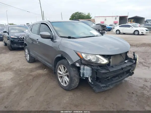 JN1BJ1CPXJW104615 2018 NISSAN ROGUE - Image 1
