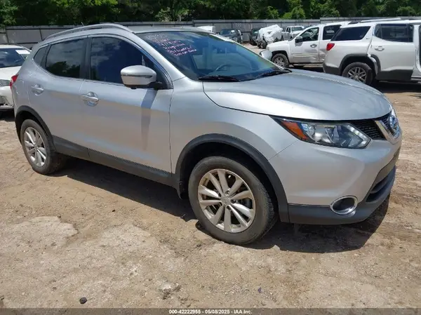 JN1BJ1CPXJW105148 2018 NISSAN ROGUE - Image 1
