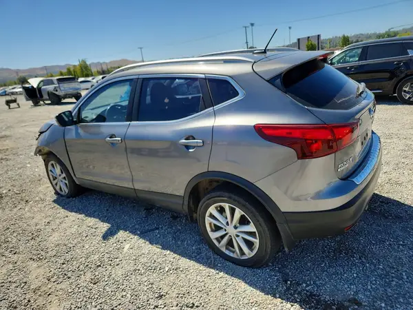 JN1BJ1CPXJW106901 2018 NISSAN ROGUE - Image 2