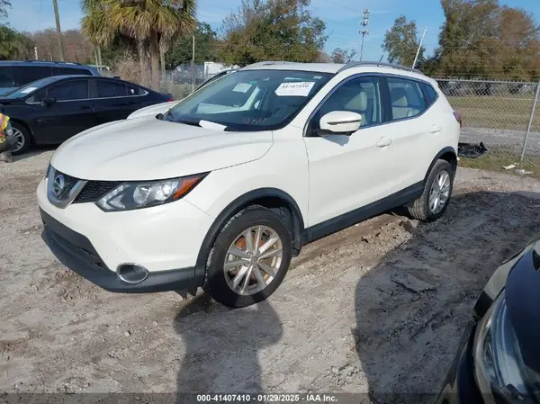 JN1BJ1CPXJW109555 2018 NISSAN ROGUE - Image 2
