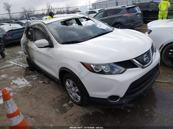 JN1BJ1CPXJW150638 2018 NISSAN ROGUE - Image 1