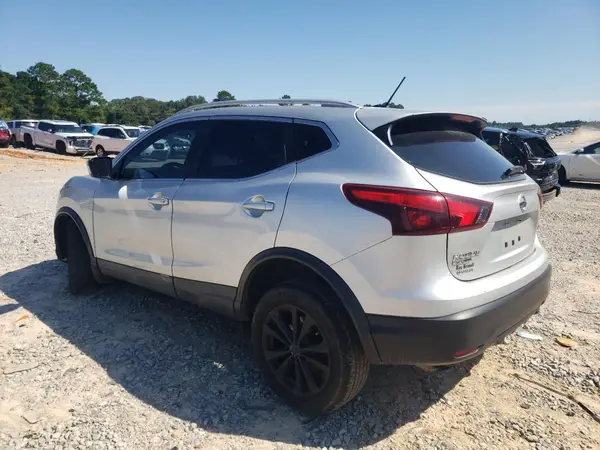 JN1BJ1CPXJW153300 2018 NISSAN ROGUE - Image 2