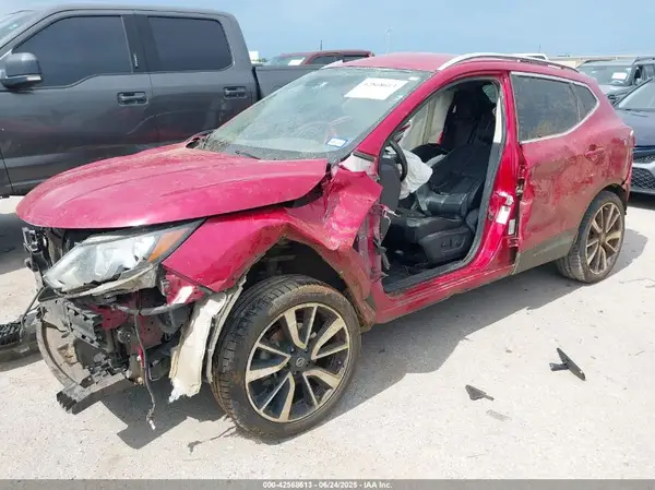 JN1BJ1CPXJW153863 2018 NISSAN ROGUE - Image 2
