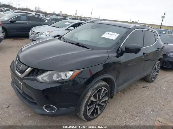 JN1BJ1CPXJW157685 2018 NISSAN ROGUE - Image 2