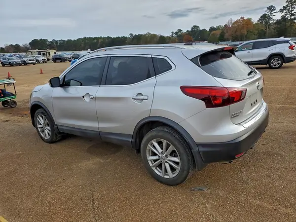 JN1BJ1CPXJW182425 2018 NISSAN ROGUE - Image 2