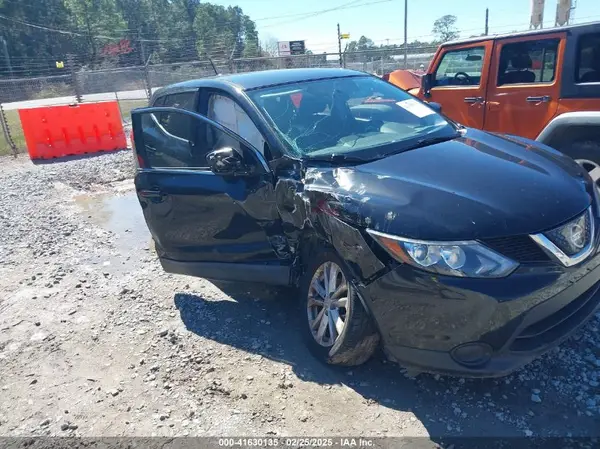 JN1BJ1CPXJW184885 2018 NISSAN ROGUE - Image 1