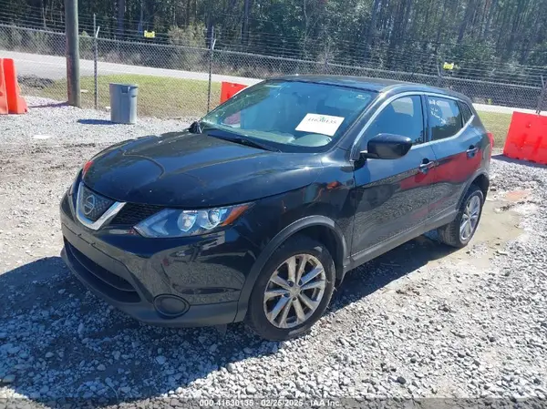 JN1BJ1CPXJW184885 2018 NISSAN ROGUE - Image 2